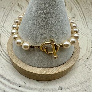 Vintage Oscar De La Renta Faux Pearl Bracelet Gold Tone Clasp Toggle 8.5"